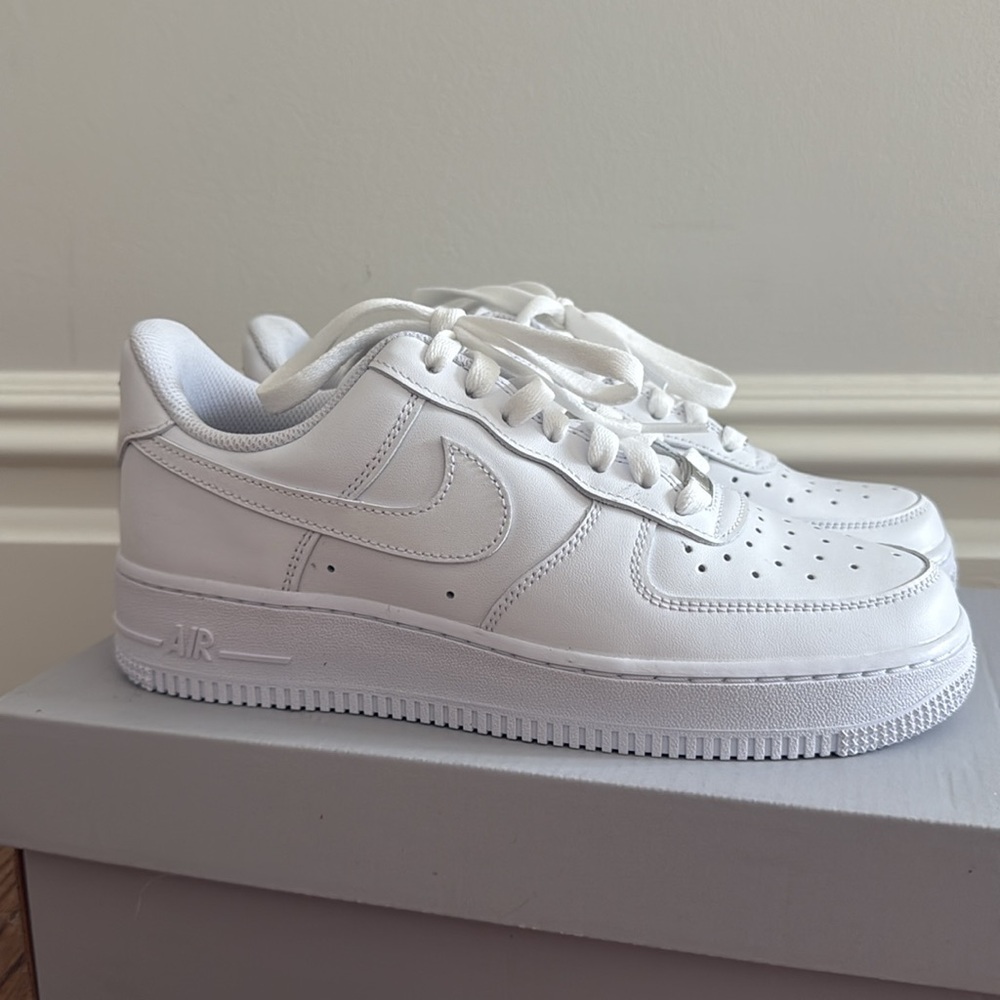 Brand new Nike Air Force 1 - size 8 never worn!